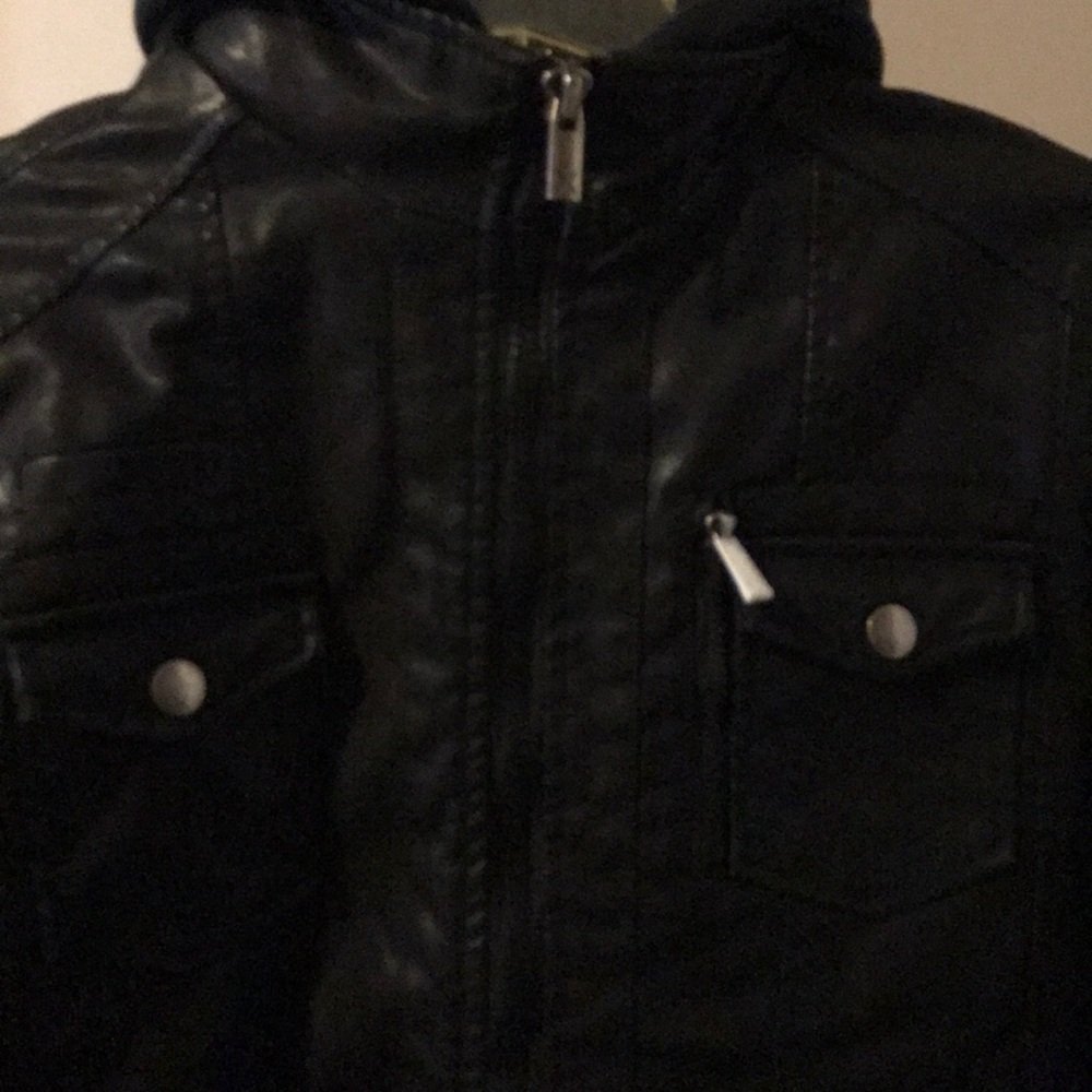 leather jacket - Picture 2 of 3